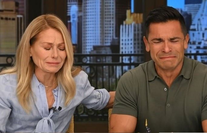 Breaking News: Kelly Ripa & Mark Consuelos confirmed… See more