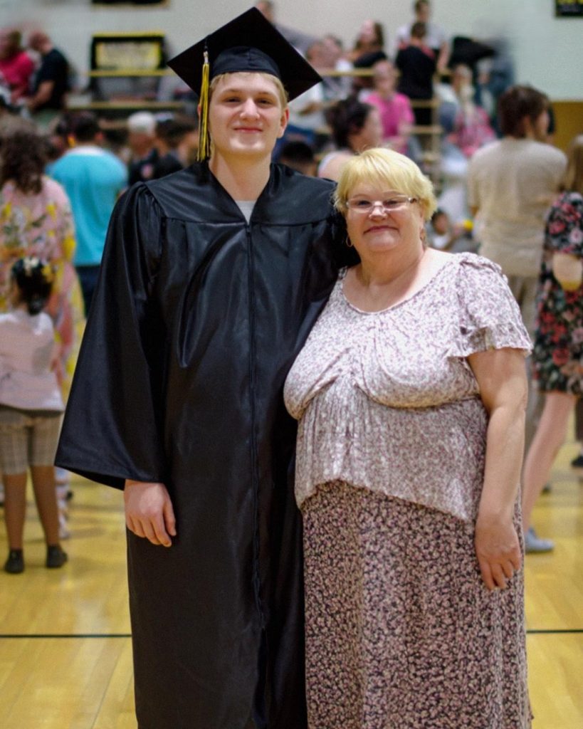 My Classmates Mocked Me for Being a Garbage Collector’s Son – on Graduation Day, I Said Something They’ll Never Forget